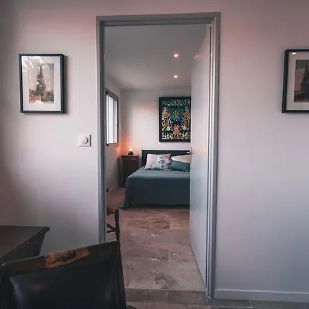 Vue Superbe Sur Tour De La Lanterne T2 Avec Terrasse Remparts 2