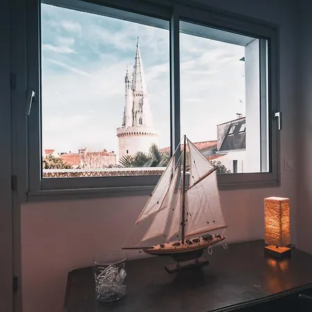 Vue Superbe Sur Tour De La Lanterne T2 Avec Terrasse Remparts 2 * La Rochelle (Charente-Maritime)
