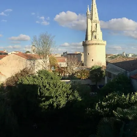Vue Superbe Sur Tour De La Lanterne T2 Avec Terrasse Remparts 2