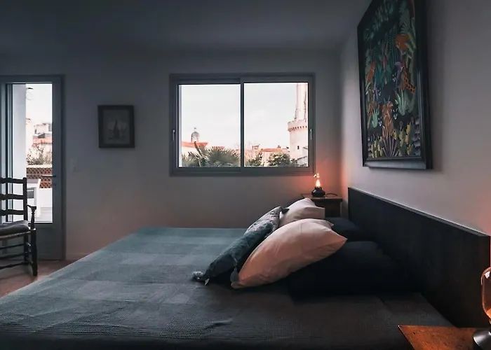 Vue Superbe Sur Tour De La Lanterne T2 Avec Terrasse Remparts 2 * La Rochelle (Charente-Maritime)