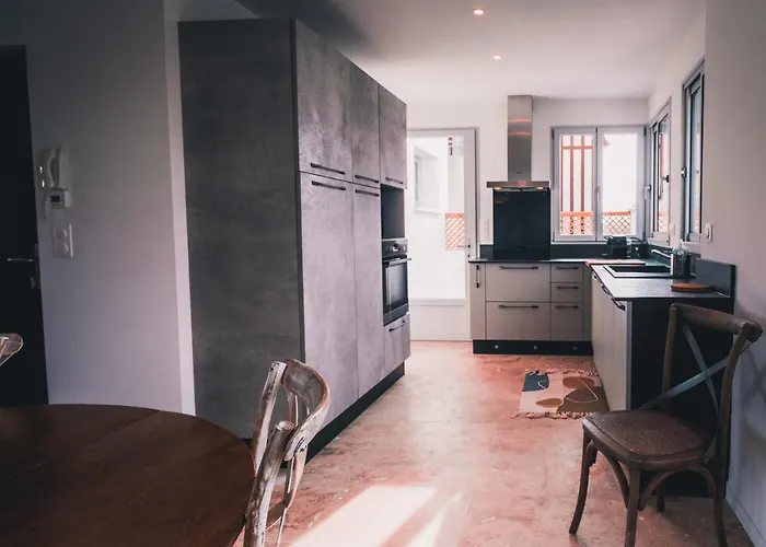 Vue Superbe Sur Tour De La Lanterne T2 Avec Terrasse Remparts 2 *