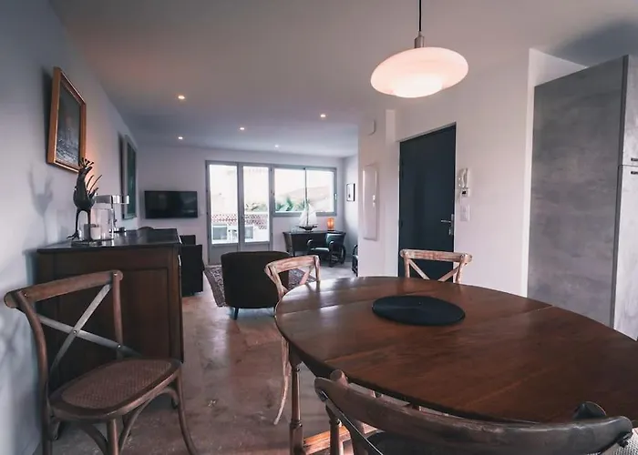 Vue Superbe Sur Tour De La Lanterne T2 Avec Terrasse Remparts 2 * La Rochelle (Charente-Maritime)